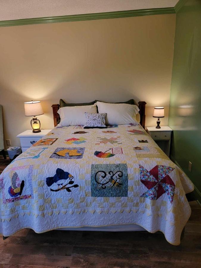 Moonlight Manor Bed & Breakfast Floyd Extérieur photo